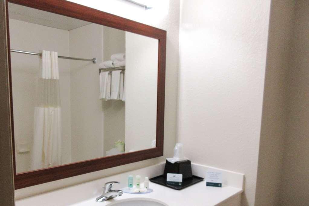 Quality Inn Монтигъл Стая снимка