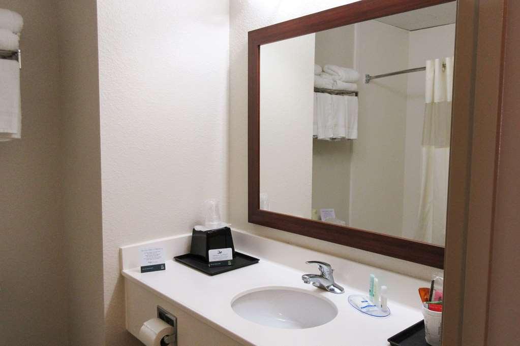Quality Inn Монтигъл Стая снимка