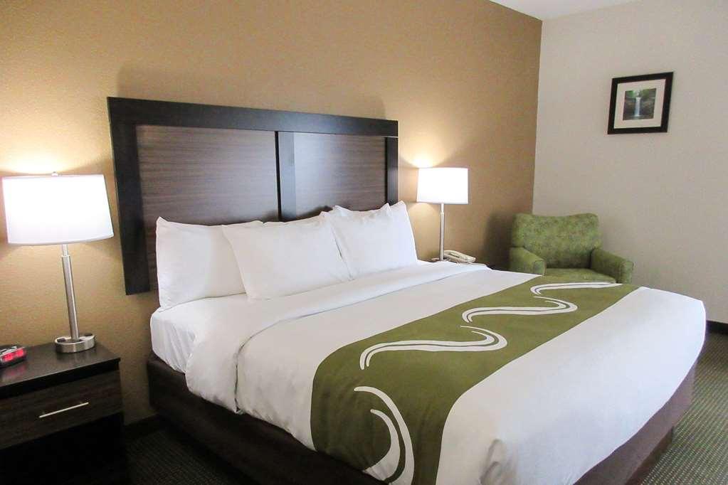 Quality Inn Монтигъл Стая снимка