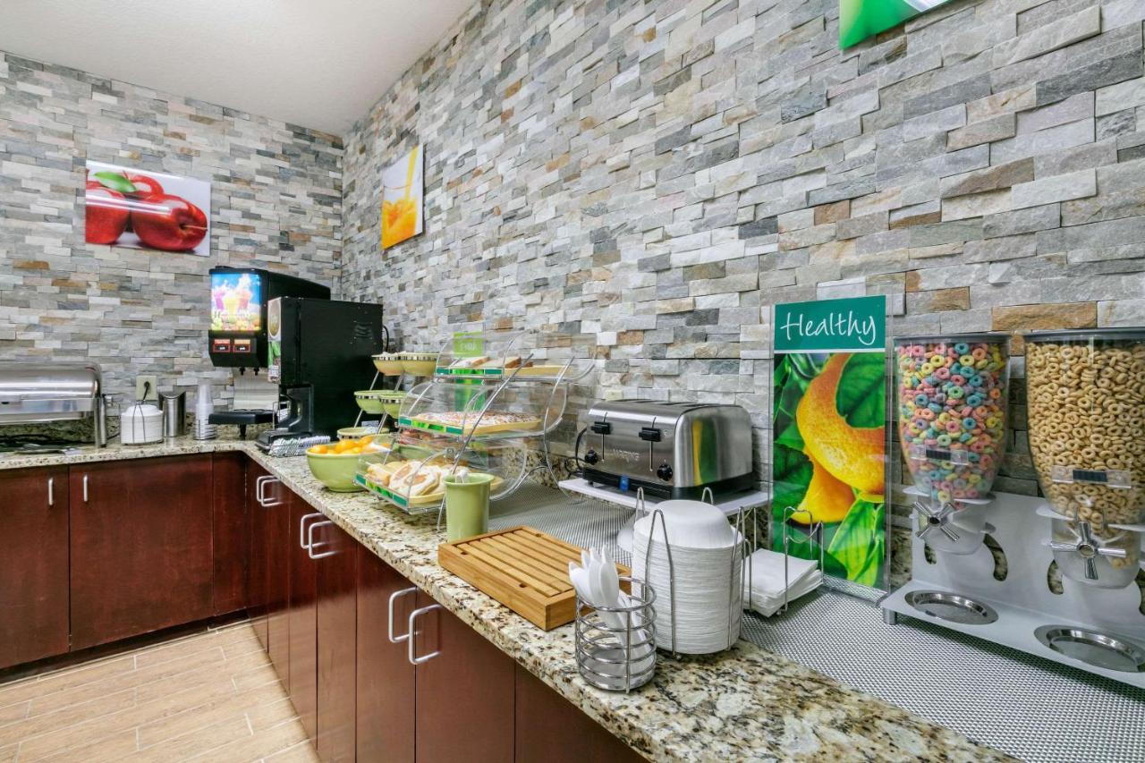 Quality Inn Монтигъл Екстериор снимка