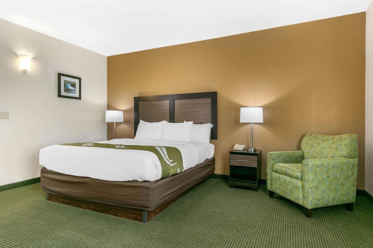 Quality Inn Монтигъл Екстериор снимка